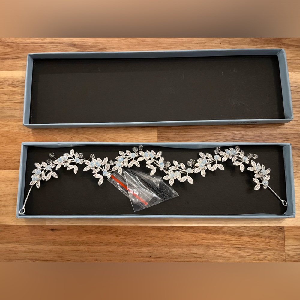 Brand new! Hair accessory for wedding— light blue stones
